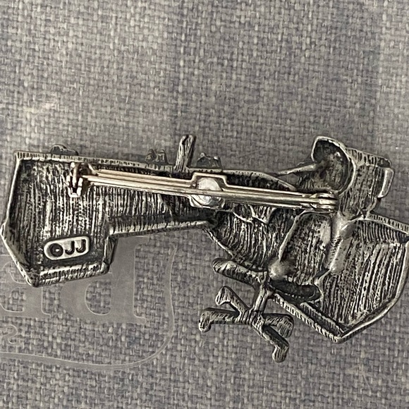 JJ secretary pin. Pewter color. VG used condition. Measures approx 2 1/2 ". - Picture 6 of 9